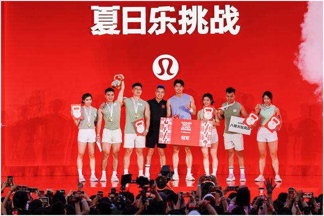 致敬鲜活多, 个月的